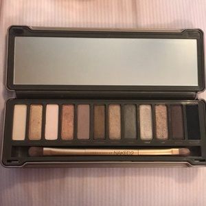 Urban Decay Naked2 eyeshadow palette